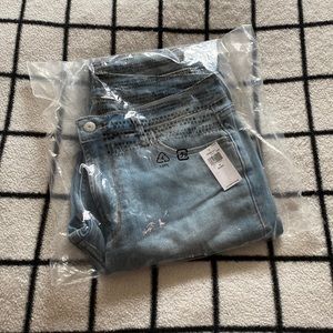 NWT Old Navy High Waisted Straight Leg Jeans (Short)
